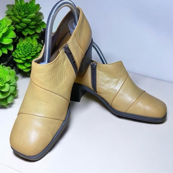 SANDLER of Boston Leather Size 7.5 M Tan Side Zip Ankle Bootie Shoe 3517299 - Picture 1 of 11